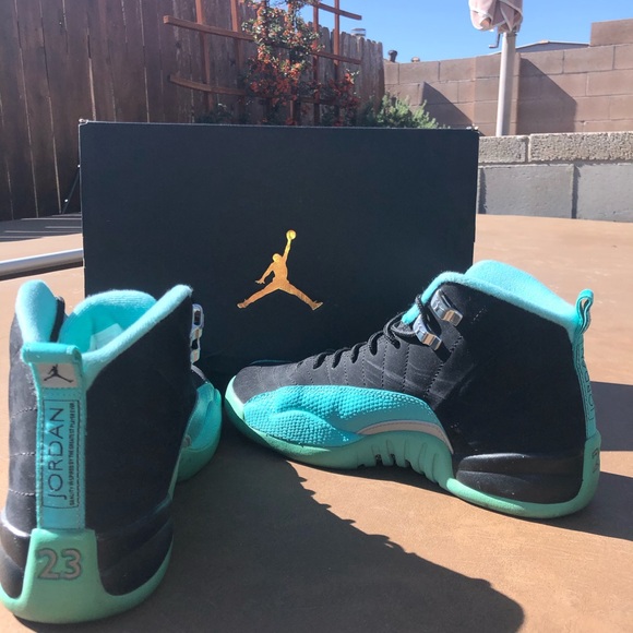 Women Jordan Retro Hyper Jade 12s - Picture 4 of 4